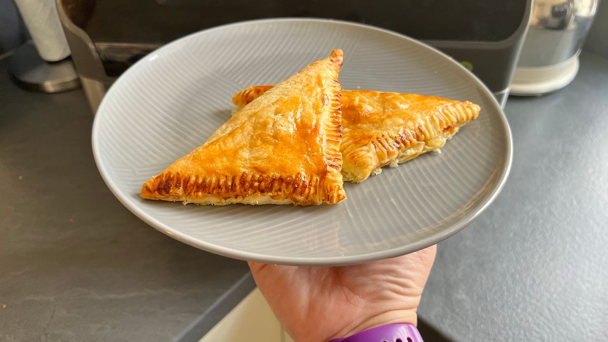 Apple puff pastry in the Ninja Foodi Air Fryer LaptrinhX / News